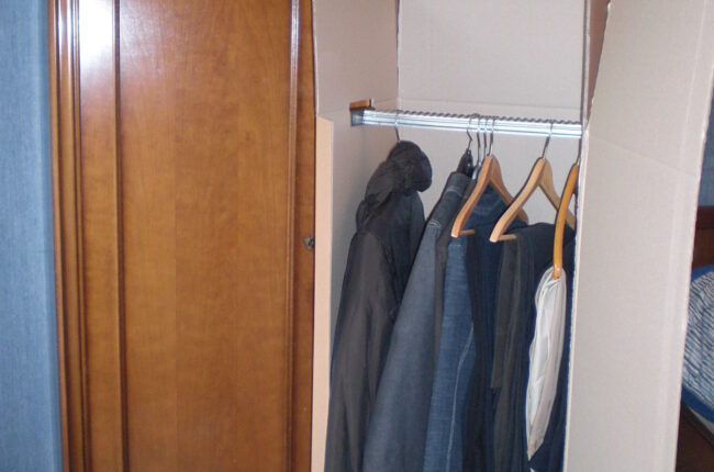 penderie de transport pour habit sur cintre à Saint Melaine sur Aubance près de Angers 49000 dans le Maine-et-Loire